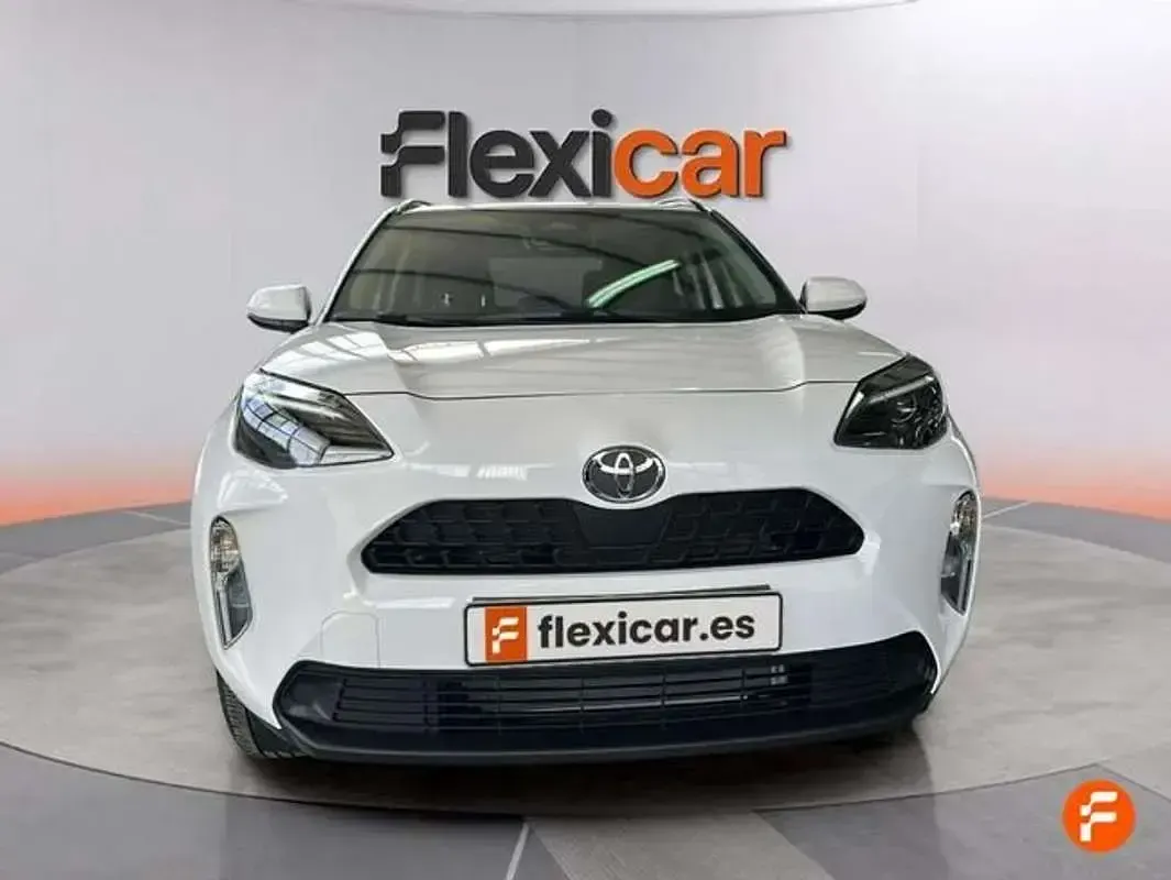 Usado Toyota Yaris Cross Active 131 CV (96 kW) 2026 Blanco SUV