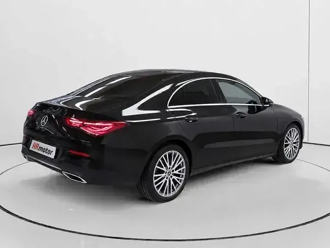 Usado Mercedes CLA200 163 CV (119 kW) 2023 Negro Berlina