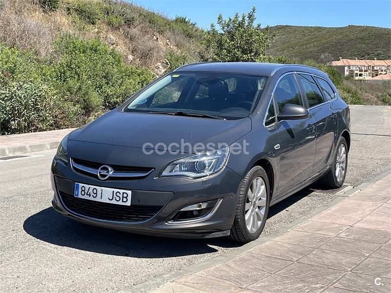 Usado Opel Astra Excellence 136 CV (100 kW) 2016 Gris / plata Familiar