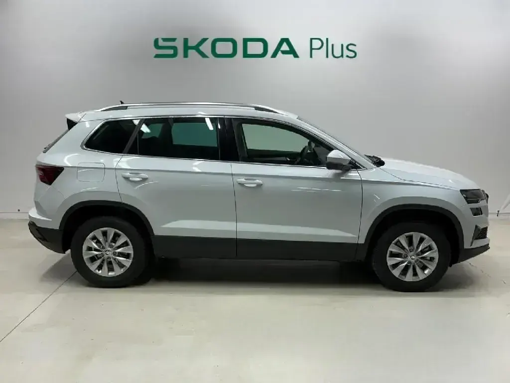 Usado Skoda Karoq Selection 150 CV (110 kW) 2025 Blanco SUV