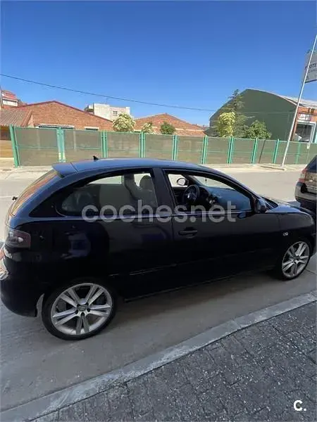Usado Seat Ibiza Reference 80 CV (58 kW) 2006 Negro Utilitario