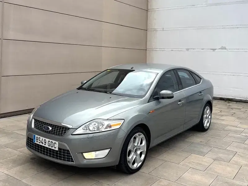 Usado Ford Mondeo Titanium 140 CV (102 kW) 2008 Gris / plata Berlina
