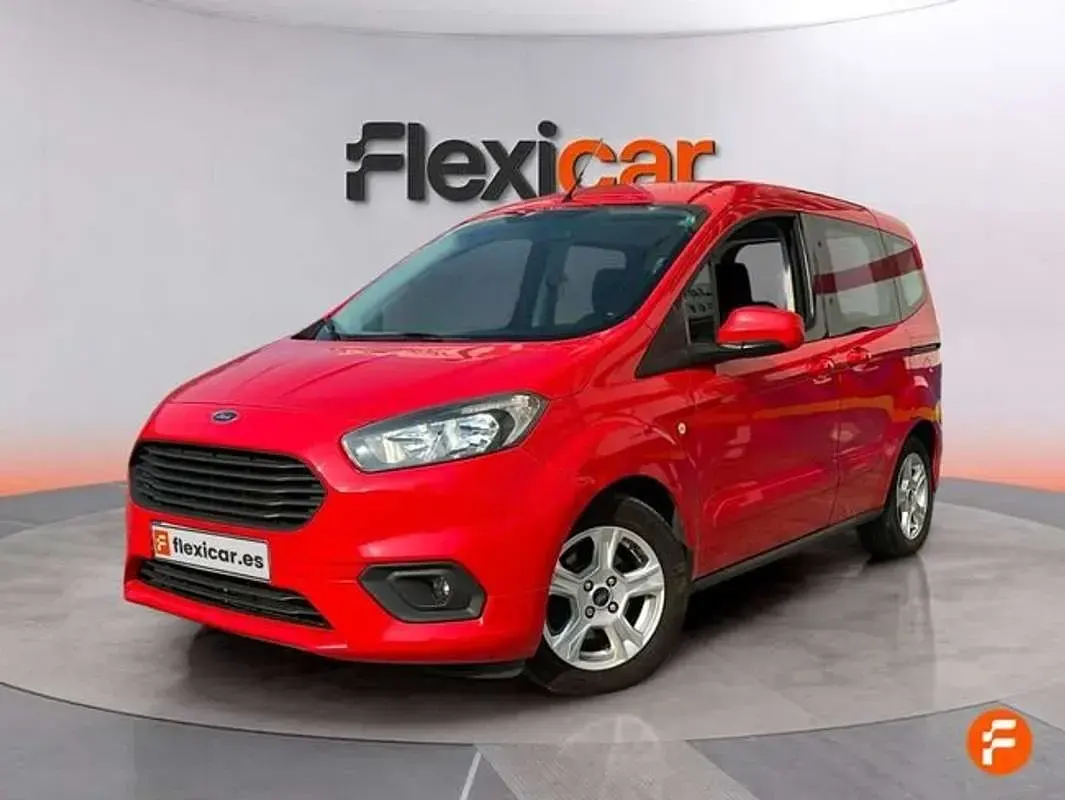 Usado Ford Tourneo Courier Ambiente 102 CV (75 kW) 2018 Rojo Monovolumen