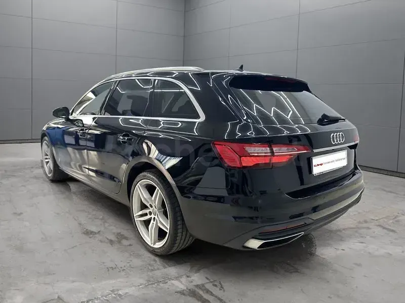 Usado Audi A4 Advanced Plus 163 CV (119 kW) 2022 Negro Familiar