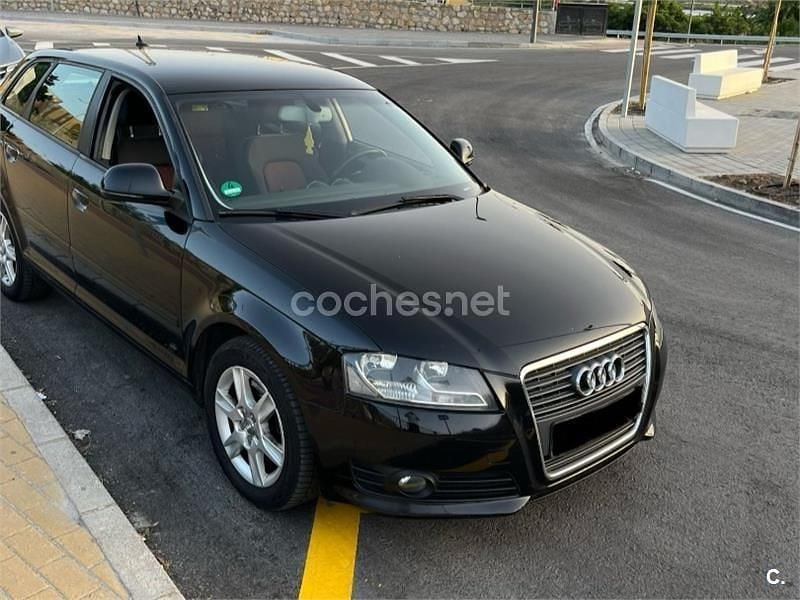 Negro Usado 2009 Audi A3 Attraction Berlina | 6200 € (Buen precio) - Imagen 1/4