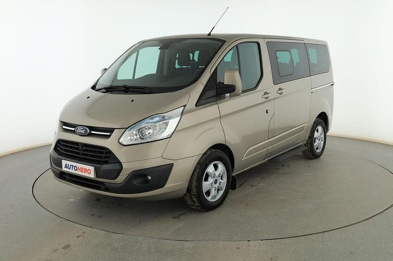 Usado Ford Tourneo Titanium 155 CV (114 kW) 2015 Beige Monovolumen