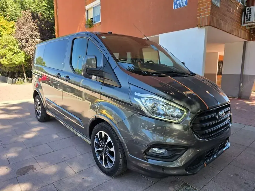Usado Ford Transit Custom Trend 170 CV (125 kW) 2018 Gris Familiar