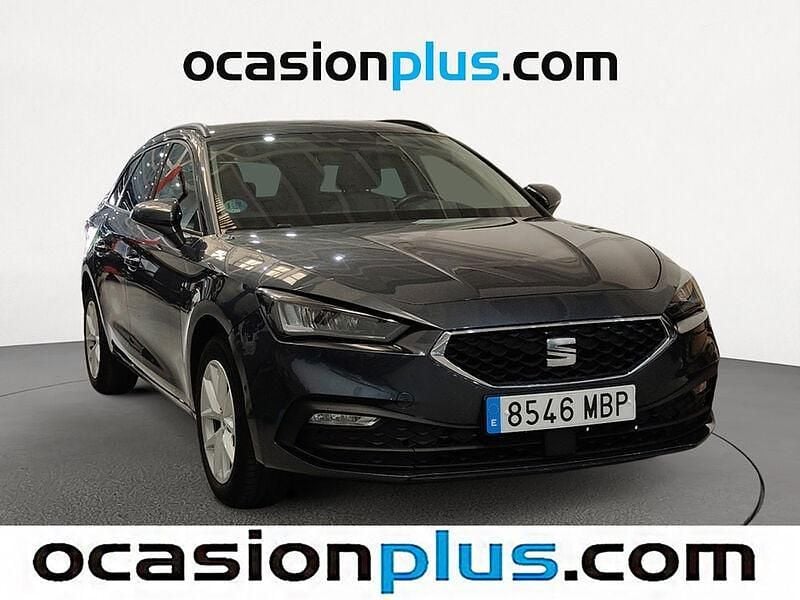 Usado Seat Leon Style 110 CV (80 kW) 2022 Gris / plata Familiar
