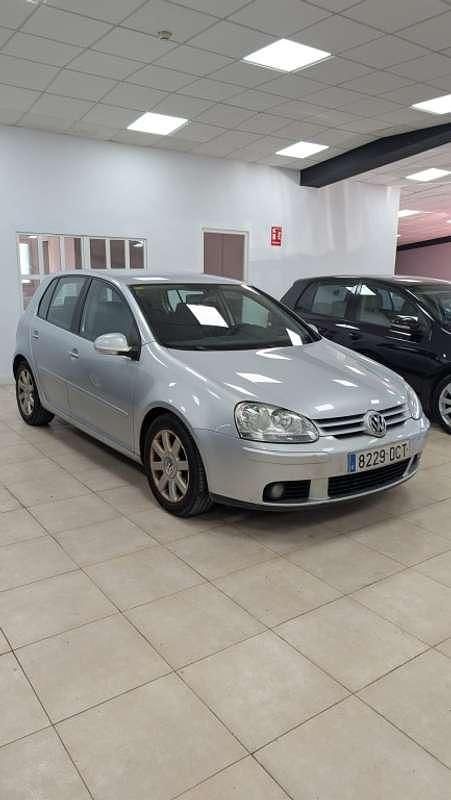 Usado VW Golf IV Highline 102 CV (75 kW) 2005 Gris Utilitario