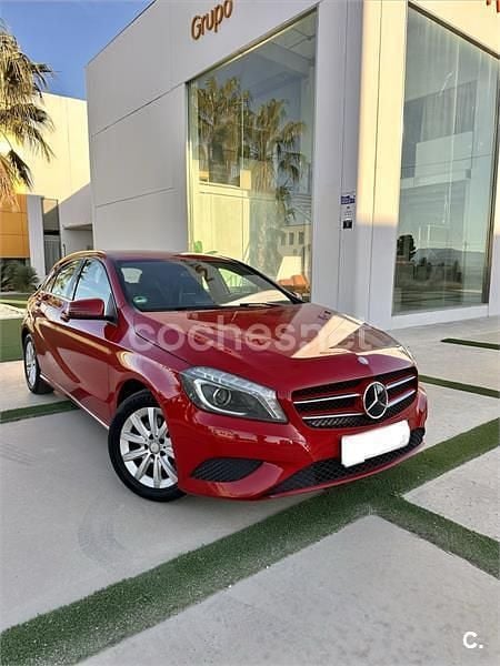 Usado Mercedes A180 Urban 122 CV (89 kW) 2014 Rojo Berlina
