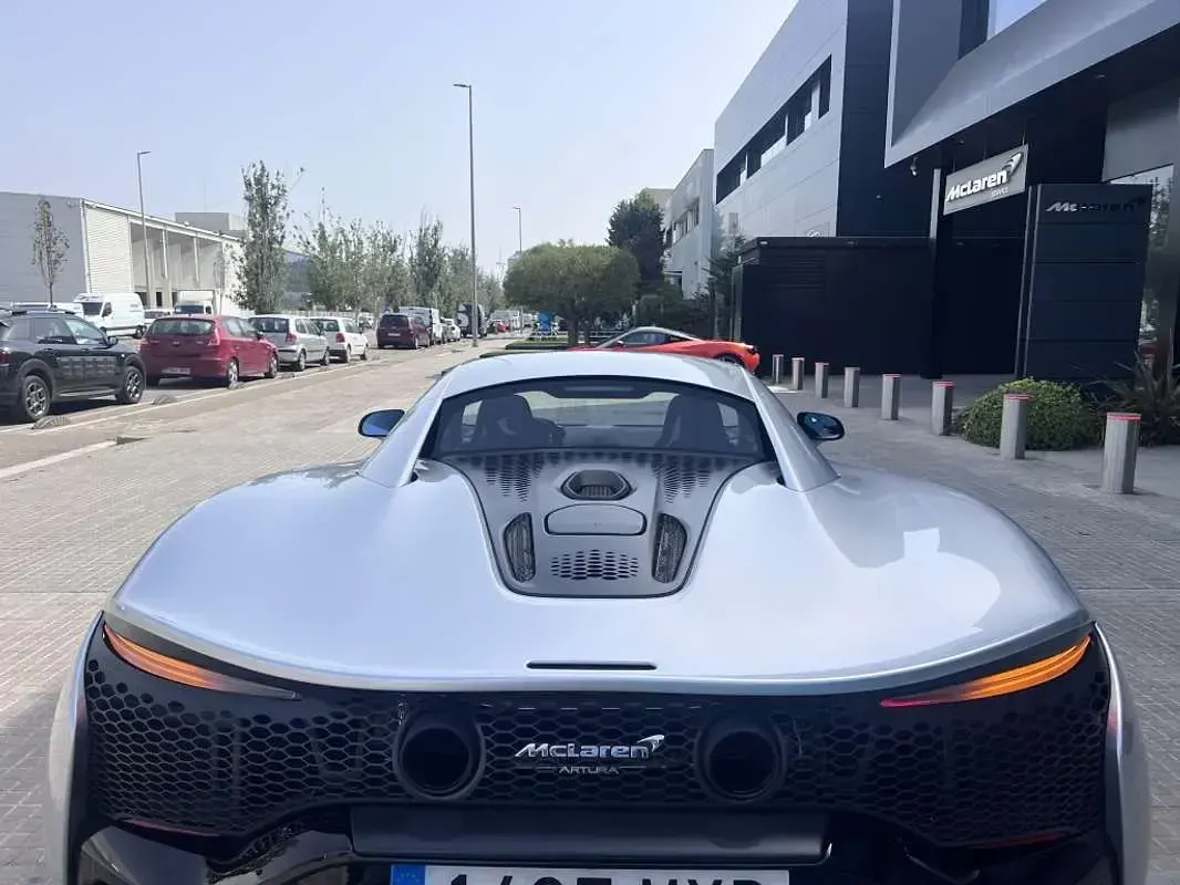 Usado McLaren Artura 700 CV (514 kW) 2024 Plateado Coupe