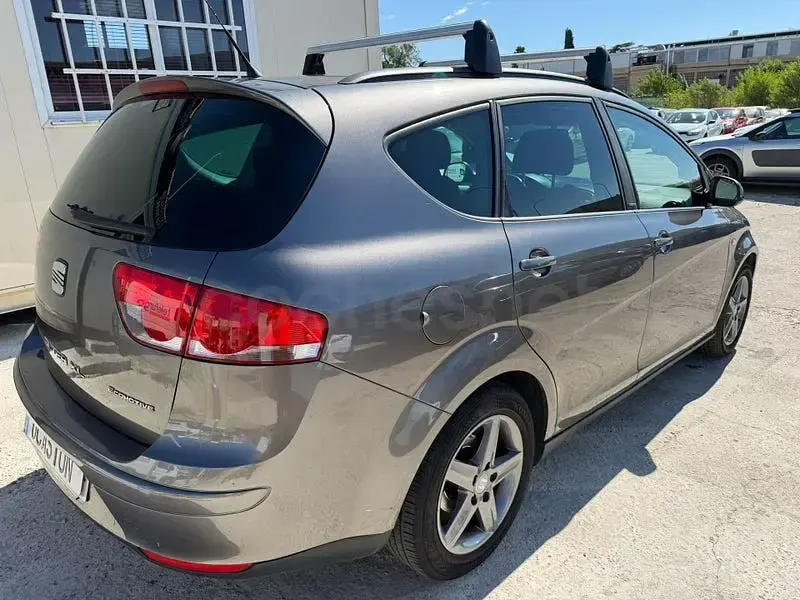 Usado Seat Altea XL I-Tech 105 CV (77 kW) 2014 Gris / plata Monovolumen