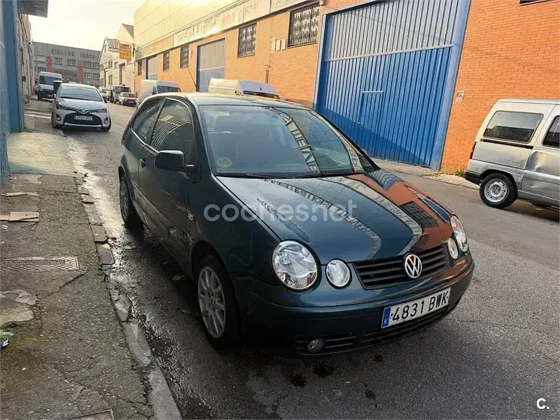 Usado VW Polo Highline 75 CV (55 kW) 2002 Verde Berlina