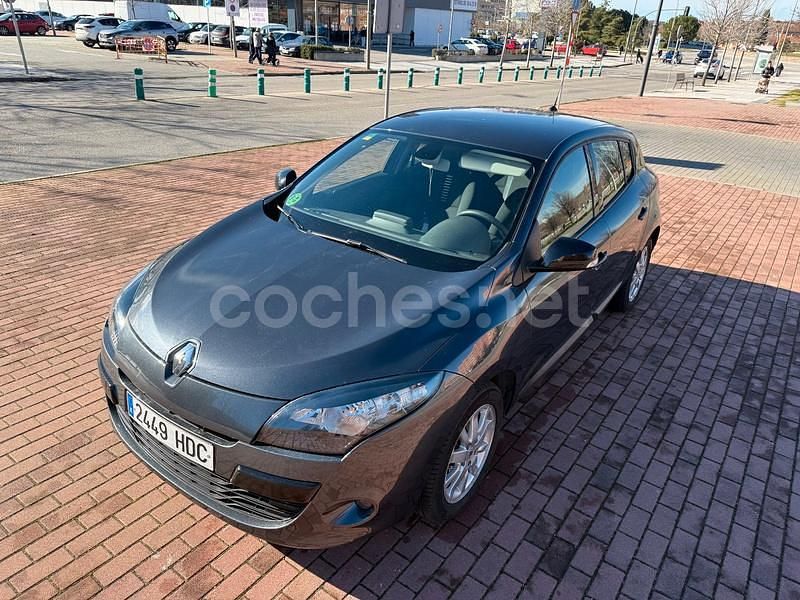 Gris / plata Usado 2011 Renault Mégane Dynamique Berlina | 5900 € (Buen precio) - Imagen 1/4