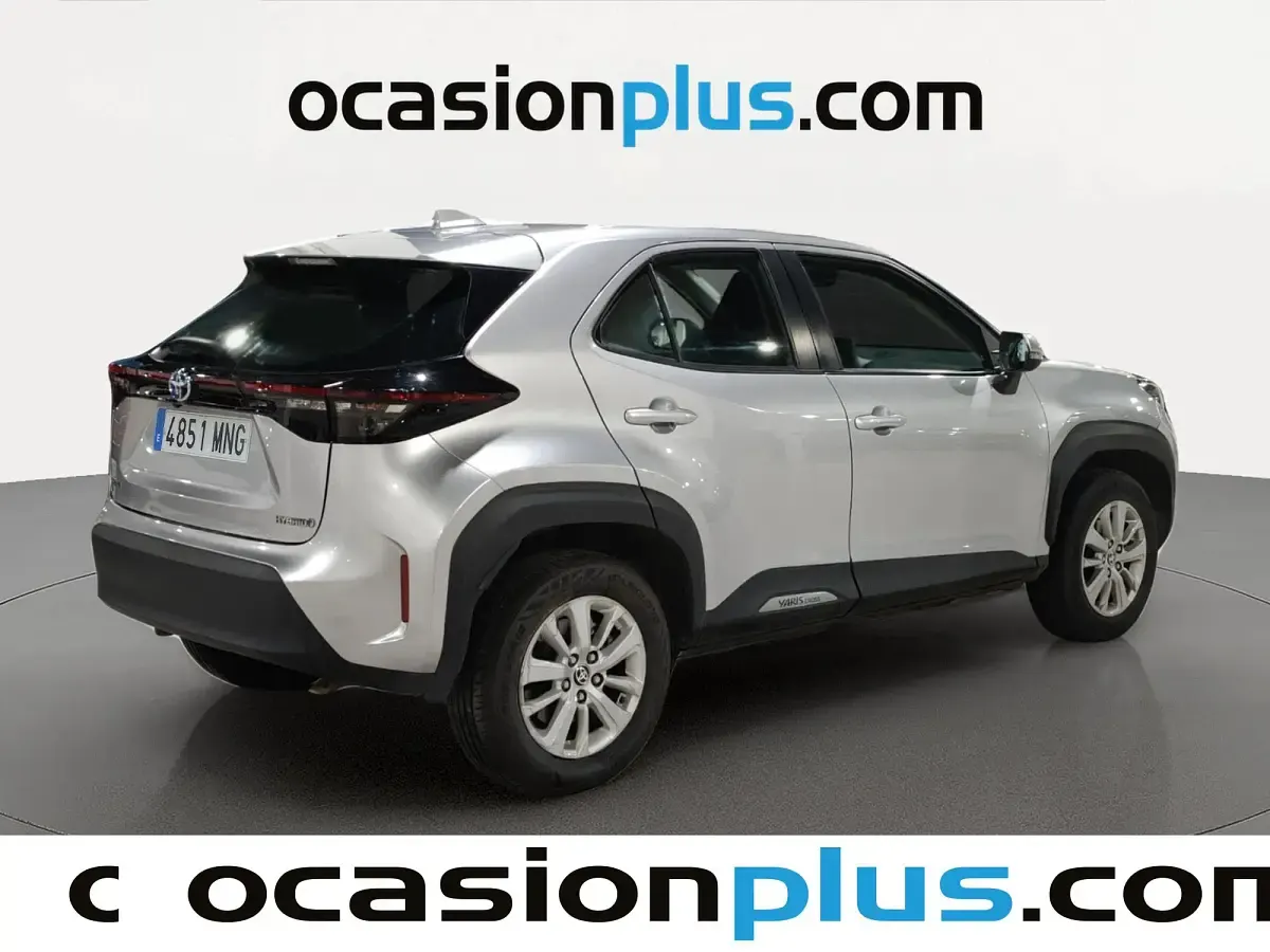 Usado Toyota Yaris Cross Style 116 CV (85 kW) 2024 Gris SUV