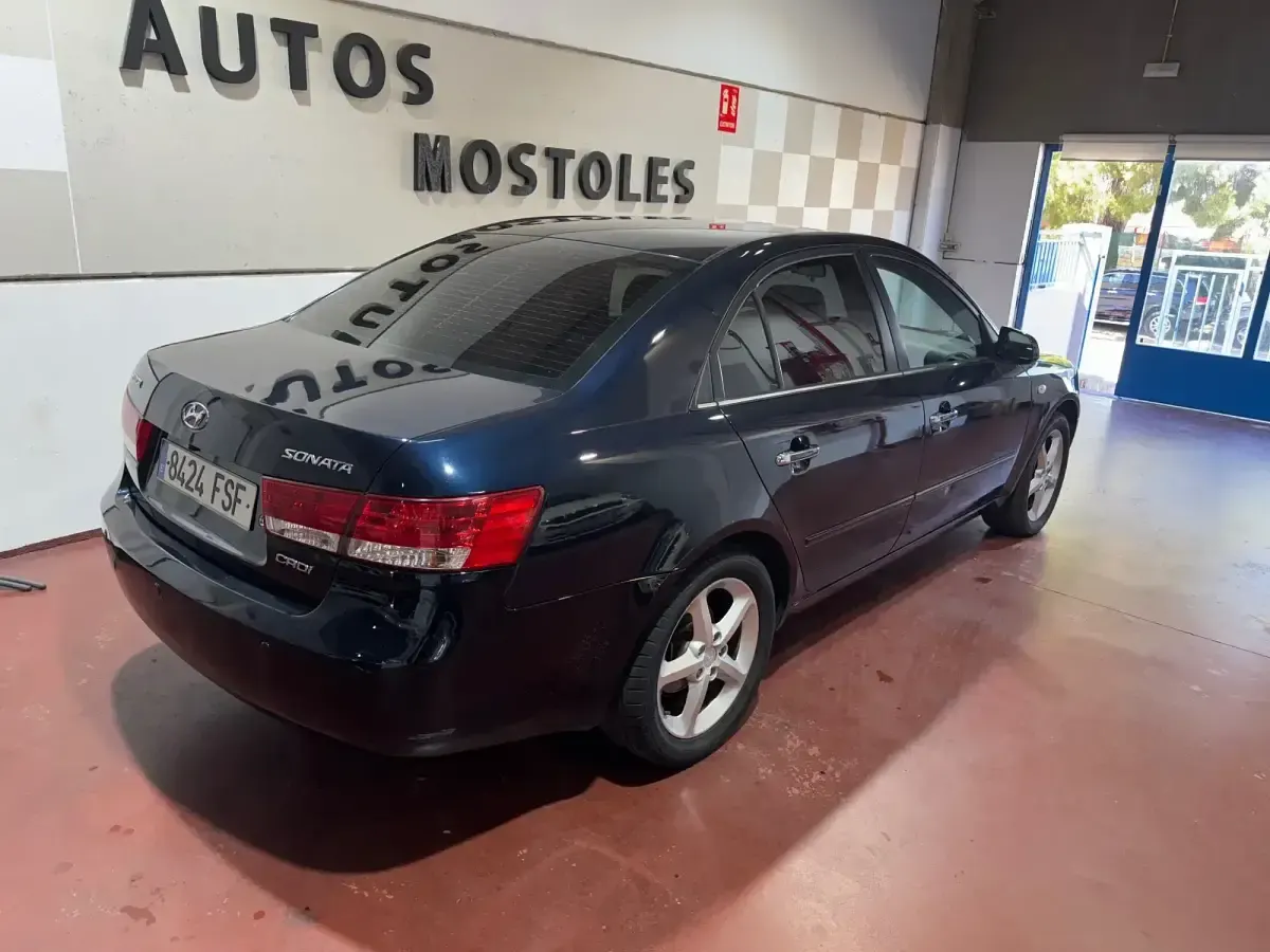 Usado Hyundai Sonata Style 140 CV (102 kW) 2007 Negro Berlina