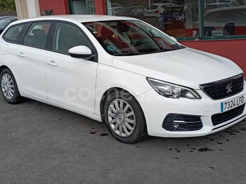 Blanco Usado 2020 Peugeot 308 Access Familiar | 8999 € (Precio justo) - Imagen 1/4