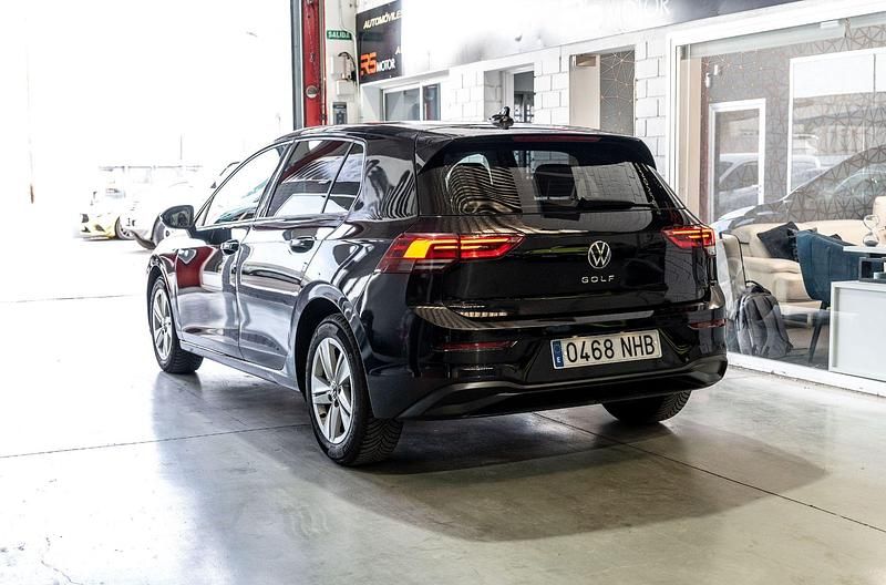 Usado VW Golf VII 115 CV (84 kW) 2021 Negro Utilitario