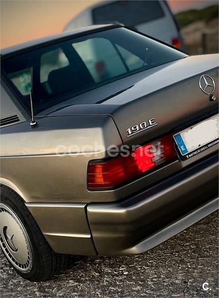 Usado Mercedes 190 109 CV (80 kW) 1991 Gris / plata Berlina