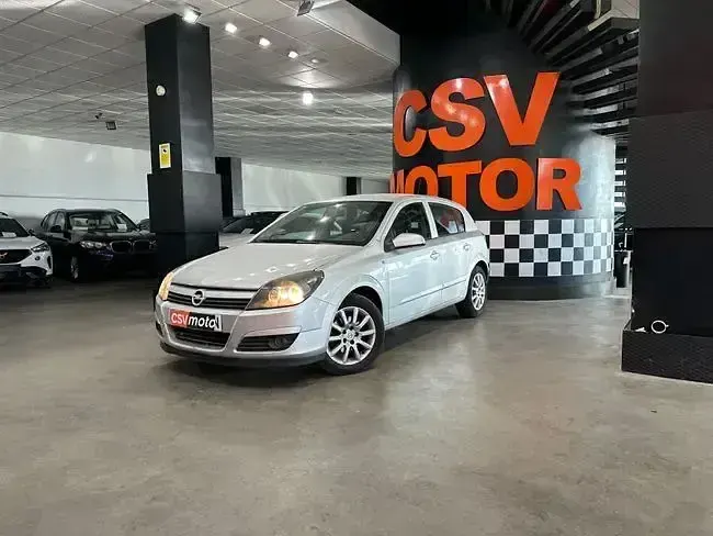 Usado Opel Astra Enjoy 101 CV (74 kW) 2005 Gris Berlina