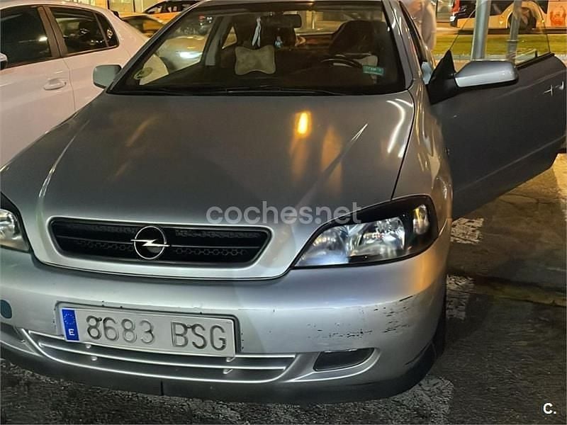 Gris / plata Usado 2002 Opel Astra Edition Coupe | 2250 € (Buen precio) - Imagen 1/4