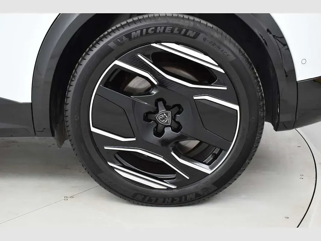 Usado Peugeot e-3008 GT 156 kW (213 CV) 2024 Blanco SUV