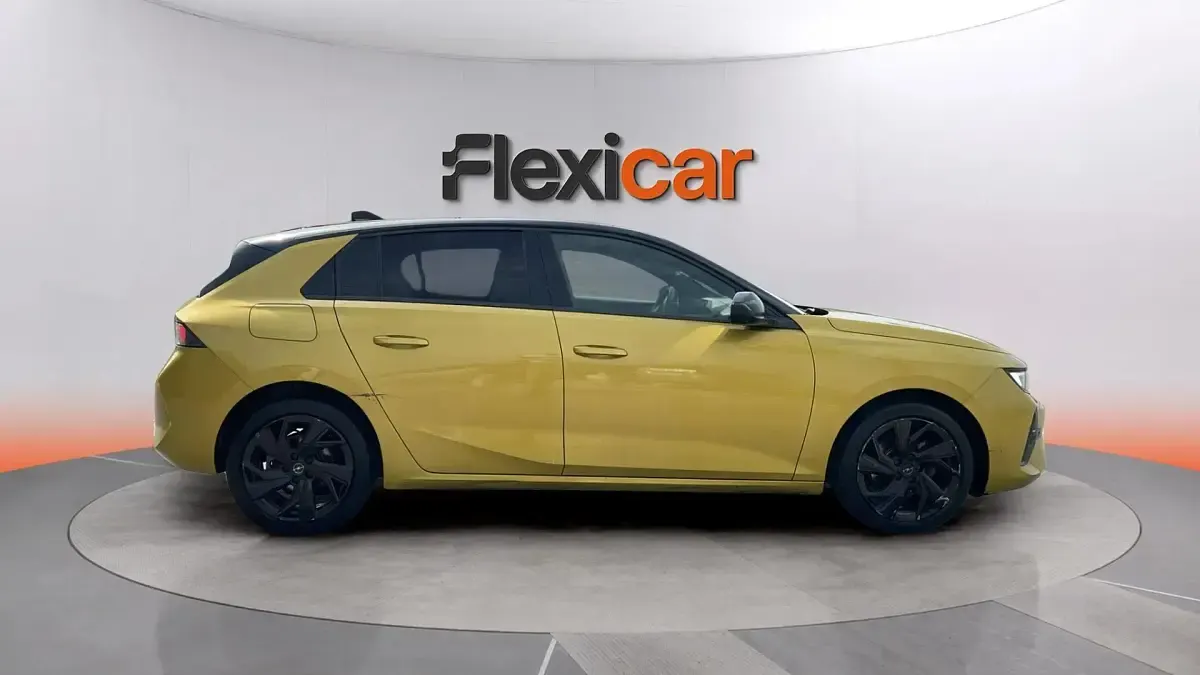 Usado Opel Astra 131 CV (96 kW) 2022 Amarillo Utilitario