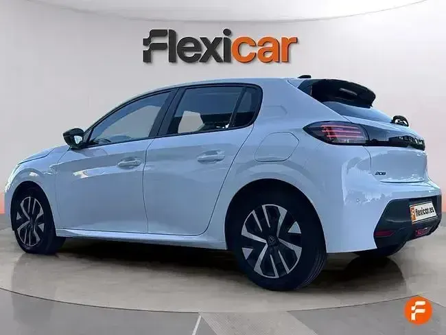 Usado Peugeot 208 Active 100 CV (73 kW) 2024 Blanco Utilitario