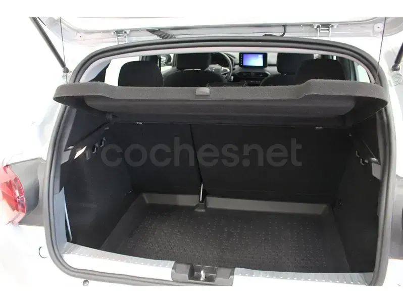 Usado Dacia Sandero Comfort 91 CV (66 kW) 2022 Gris / plata Berlina