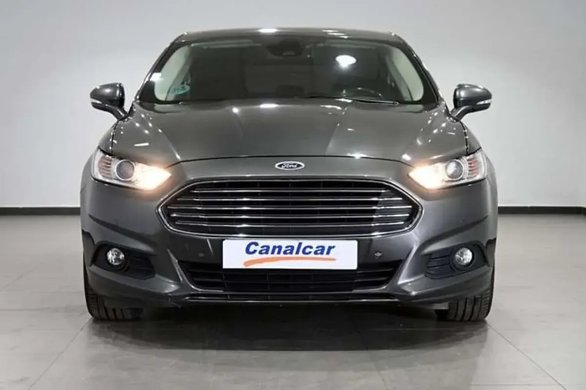 Usado Ford Mondeo Titanium 179 CV (131 kW) 2017 Gris Berlina