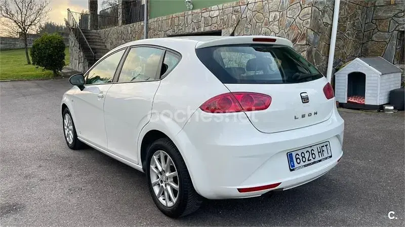 Usado Seat Leon Copa 90 CV (66 kW) 2011 Blanco Utilitario