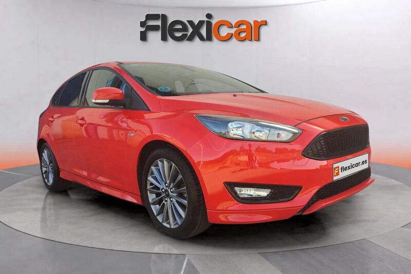 Rojo Usado 2018 Ford Focus ST-Line Berlina | 10.970 € - Imagen 1/4