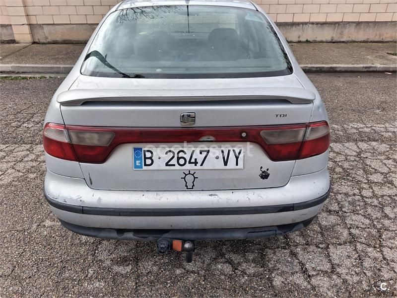 Usado Seat Toledo Stella 110 CV (80 kW) 1999 Gris / plata Berlina