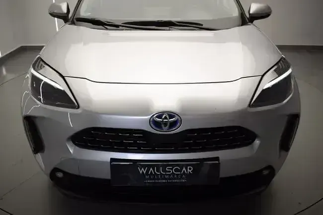 Usado Toyota Yaris Hybrid Plus 115 CV (84 kW) 2022 Gris