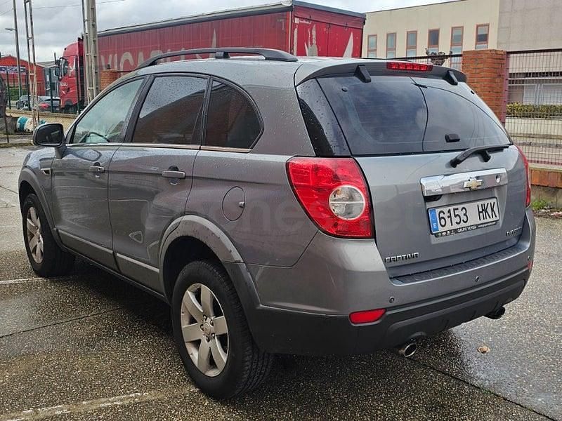 Usado Chevrolet Captiva LT 184 CV (135 kW) 2011 Gris / plata SUV