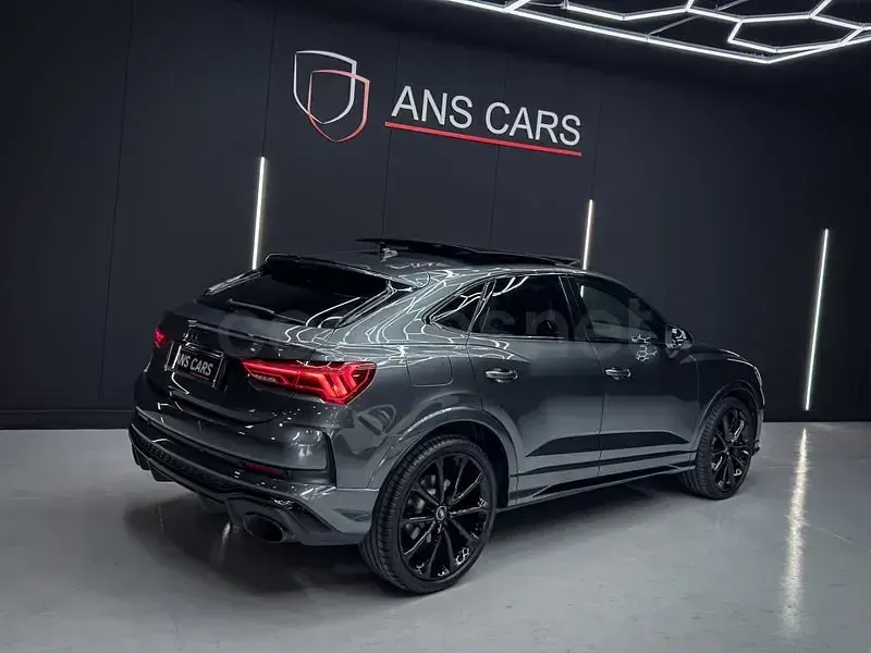 Usado Audi Q3 Sportback Comfort 400 CV (294 kW) 2023 Gris / plata SUV