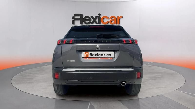 Usado Peugeot 2008 Active 110 CV (80 kW) 2022 Gris SUV