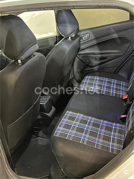 Usado Ford Fiesta Trend 95 CV (69 kW) 2014 Blanco Utilitario