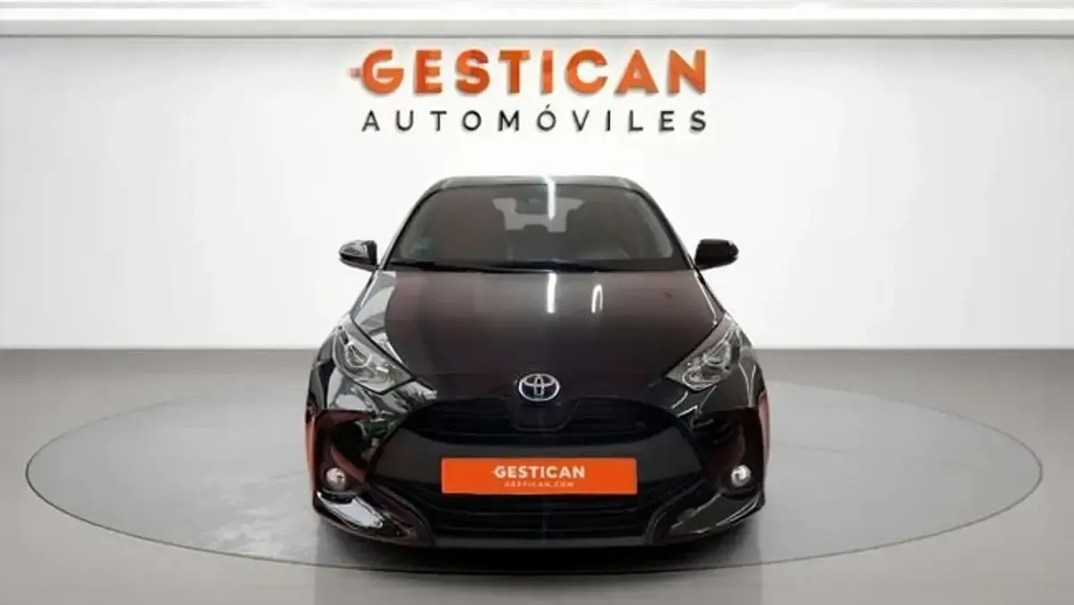 Usado Toyota Yaris Active 116 CV (85 kW) 2022 Negro Utilitario