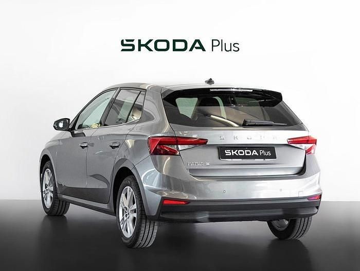Usado Skoda Fabia Selection 95 CV (69 kW) 2024 Gris Utilitario