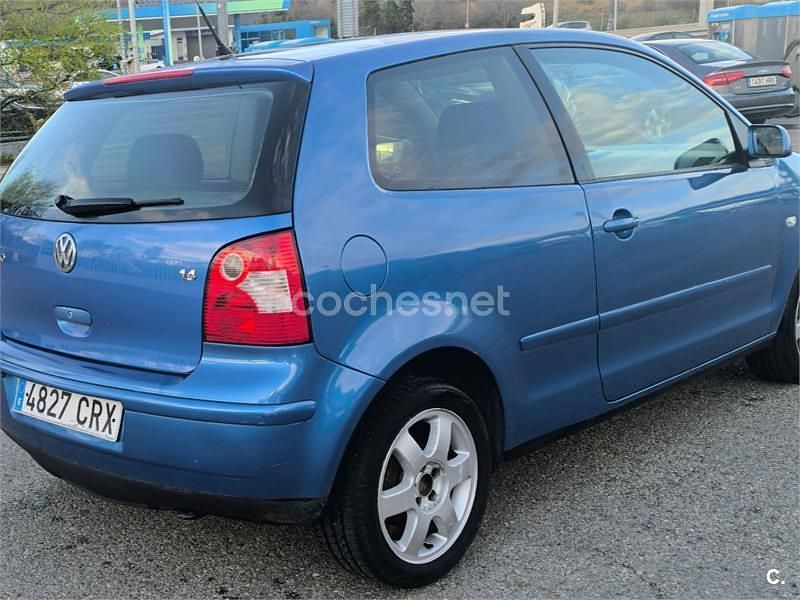 Usado VW Polo Highline 75 CV (55 kW) 2004 Azul Utilitario