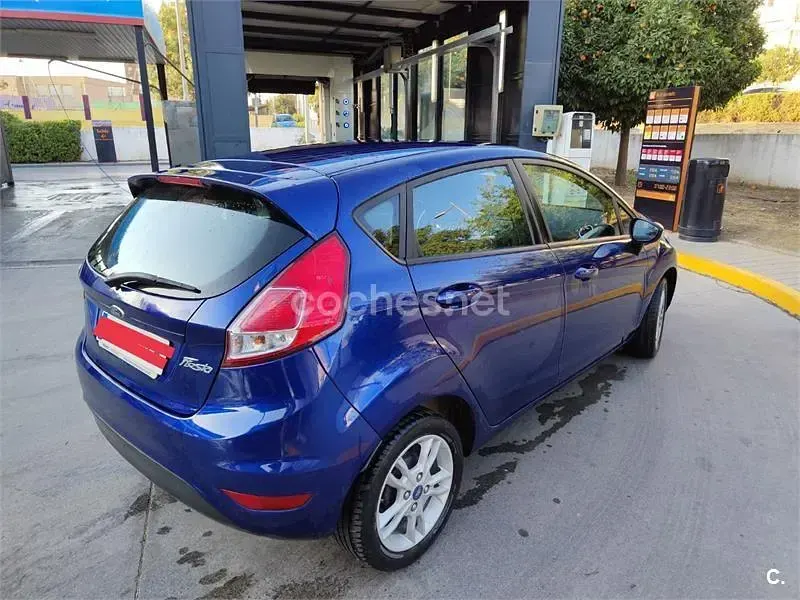 Usado Ford Fiesta Trend 82 CV (60 kW) 2017 Azul Utilitario