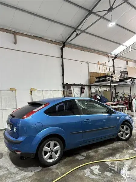 Usado Ford Focus Sport 115 CV (84 kW) 2006 Azul Berlina