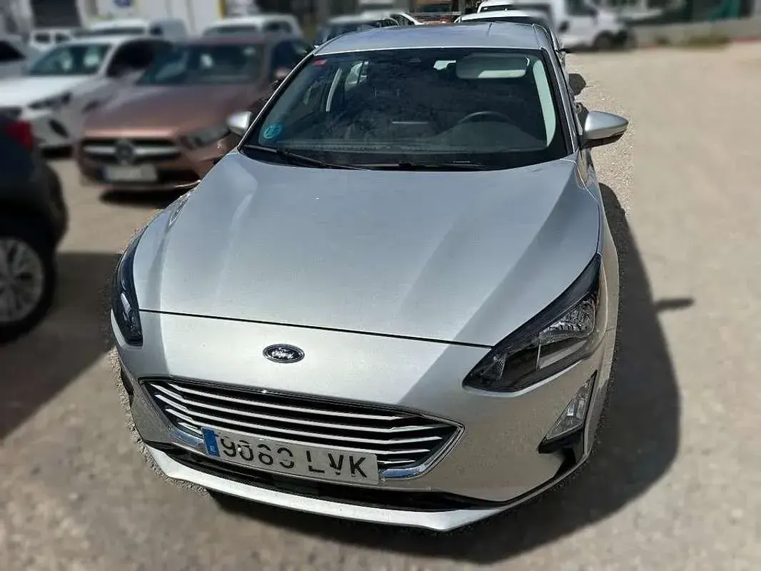 Usado Ford Focus Trend+ 125 CV (91 kW) 2021 Gris Utilitario