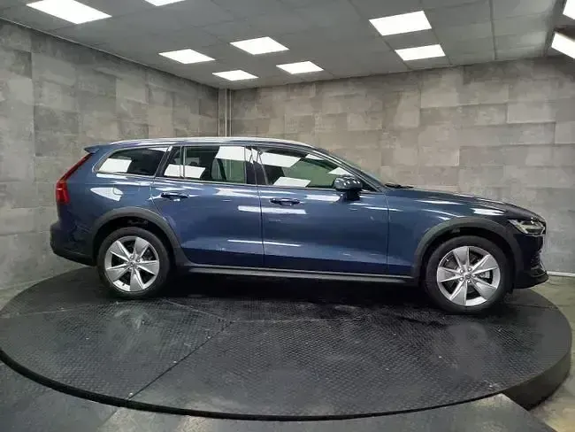 Usado Volvo V60 CC 197 CV (144 kW) 2021 Gris / plata Familiar