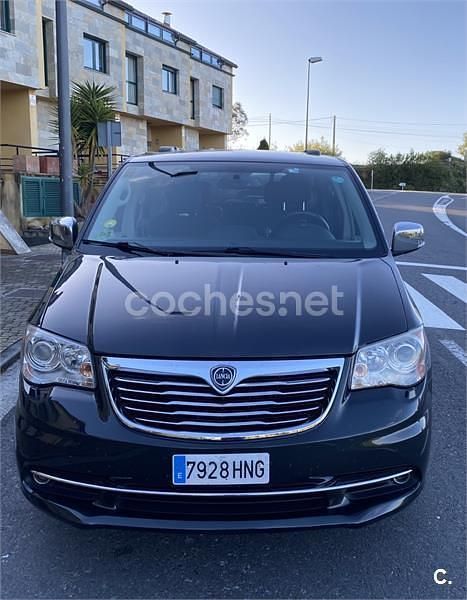 Negro Usado 2012 Lancia Voyager Platinum Monovolumen | 12.500 € (Precio justo) - Imagen 1/3