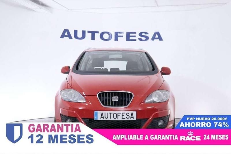 Usado Seat Altea XL Reference 105 CV (77 kW) 2013 Rojo Monovolumen