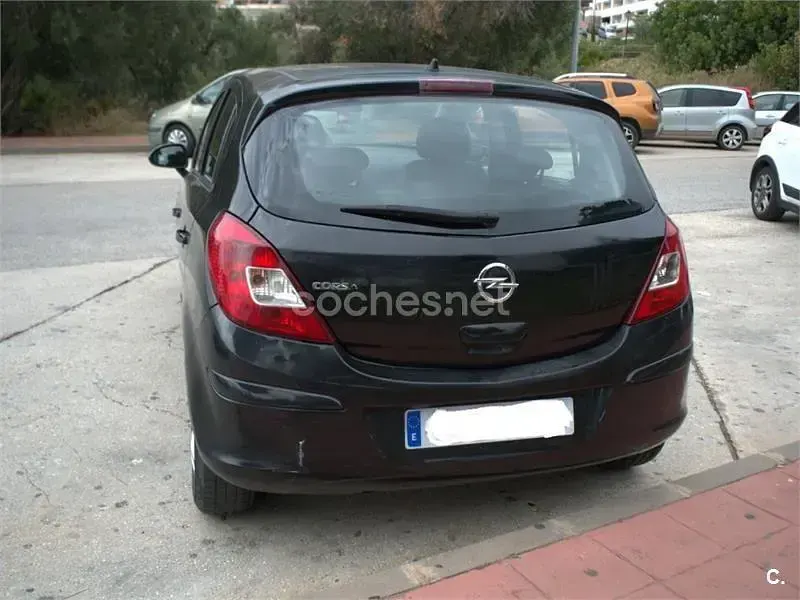 Usado Opel Corsa Essentia 85 CV (62 kW) 2012 Negro Utilitario