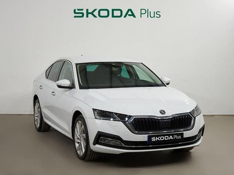 Usado Skoda Octavia Style 204 CV (150 kW) 2025 Blanco Berlina