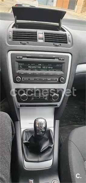 Usado Skoda Octavia 105 CV (77 kW) 2010 Negro Familiar